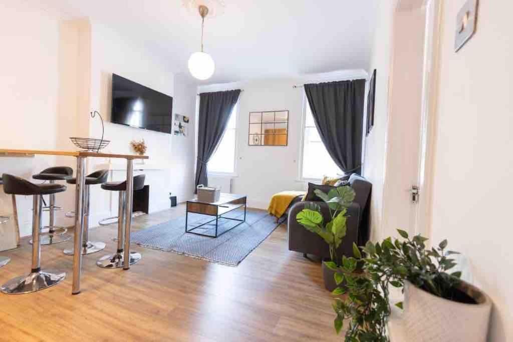 Lovely 2 Bedroom Apartment In Chelsea Sw3 ロンドン エクステリア 写真